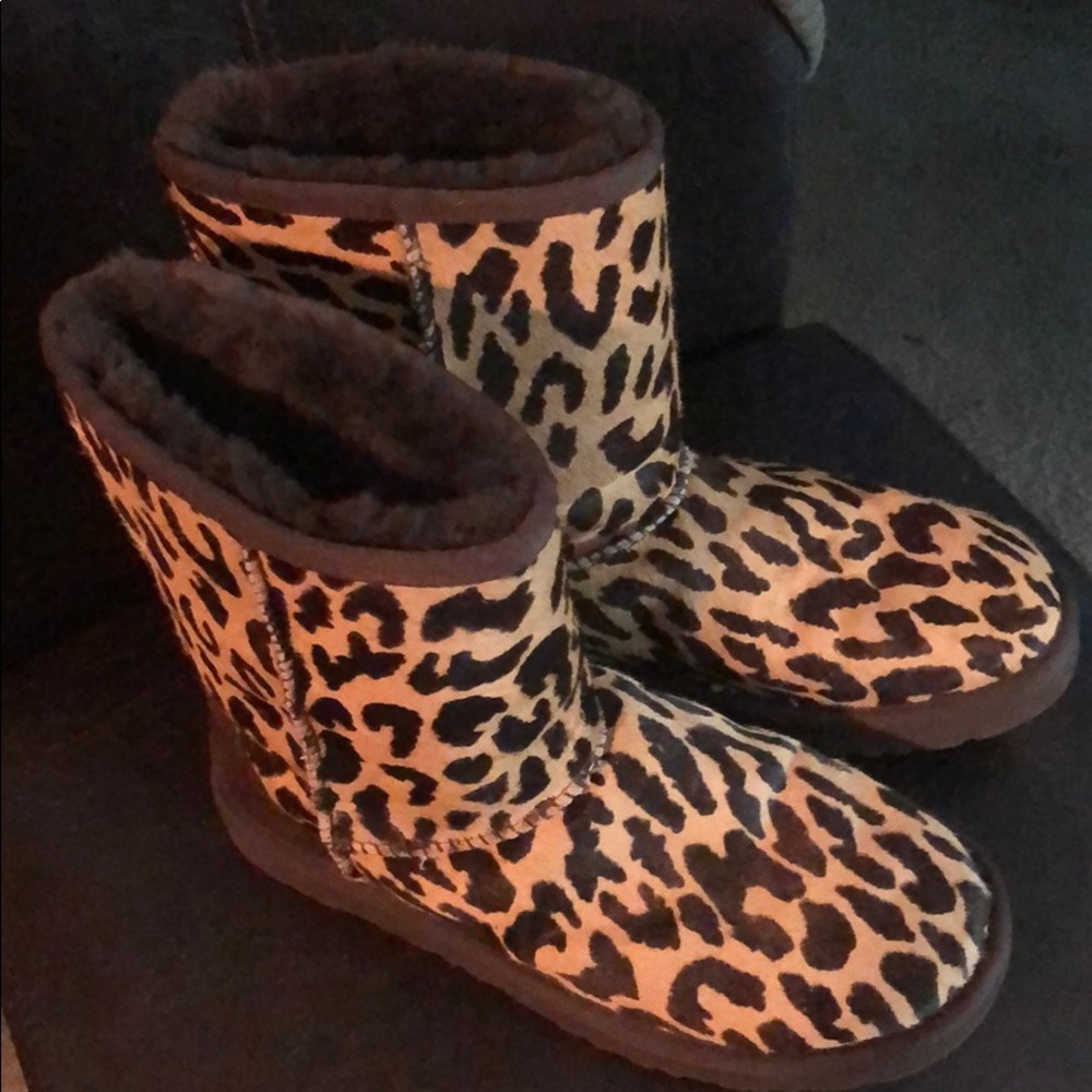 Uggs leopard print